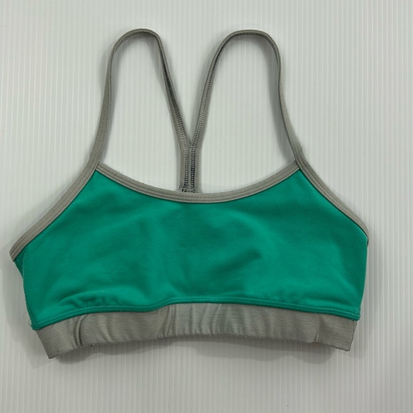 385. Women’s‎ ululemon athletica Aqua and Gray Bra (4) - Picture 1 of 3